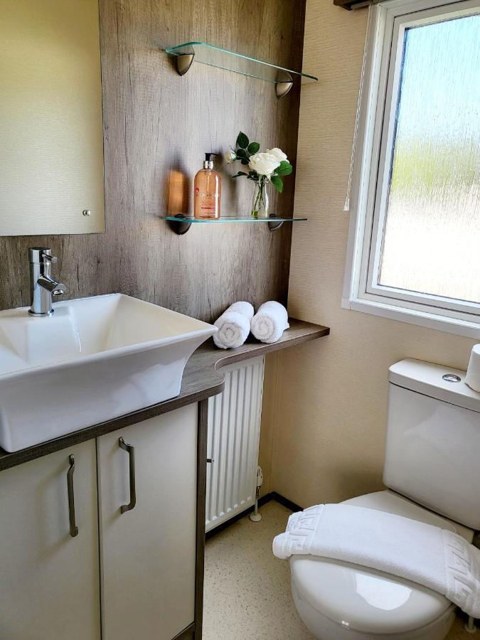 Luxury Woodland Retreat Holiday Home - Shorefield Country Park Downton  Exterior photo